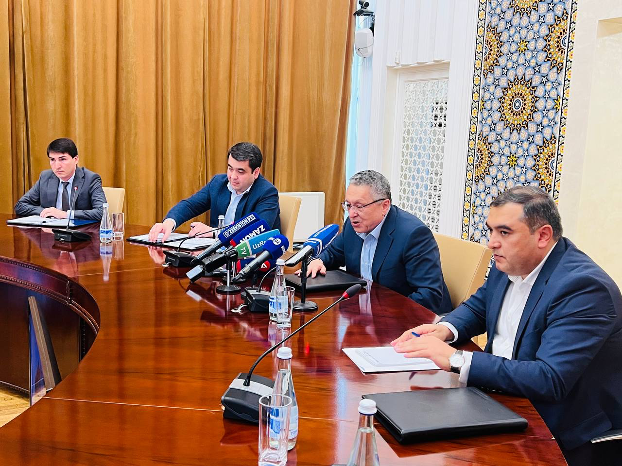 Press conference held at the Central Bank